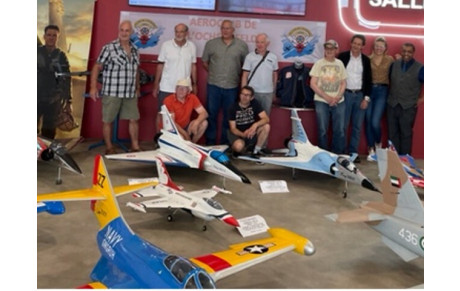 Le club expose ses jets pour la sortie de Top Gun